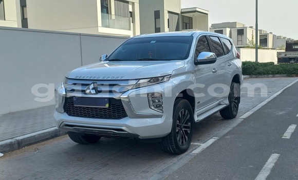 Nunua Ilio tumika Mitsubishi Montero Sport Nyeupe Gari ndani ya Mogadishu nchini Somalia
