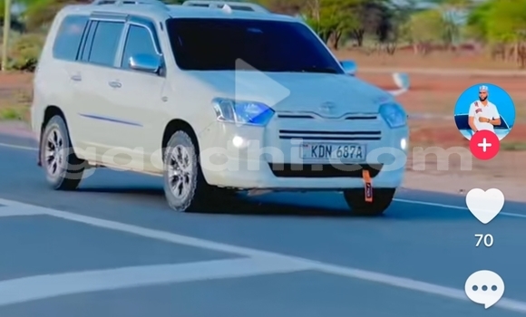 Nunua Ilio tumika Toyota Succeed Nyeupe Gari ndani ya Kismayo nchini Somalia