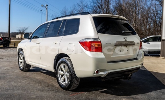 Buy Used Toyota Highlander White Car in Berbera in Somalia Buy Used Toyota Highlander White Car in Berbera in Somalia
