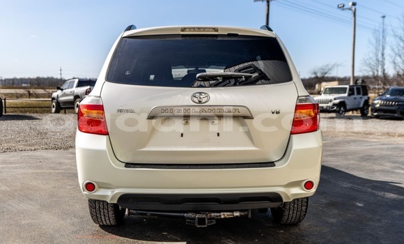 Buy Used Toyota Highlander White Car in Berbera in Somalia Buy Used Toyota Highlander White Car in Berbera in Somalia
