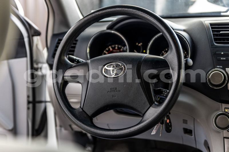 Big with watermark toyota highlander somalia berbera 5902