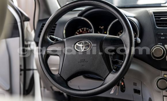 Buy Used Toyota Highlander White Car in Berbera in Somalia Buy Used Toyota Highlander White Car in Berbera in Somalia