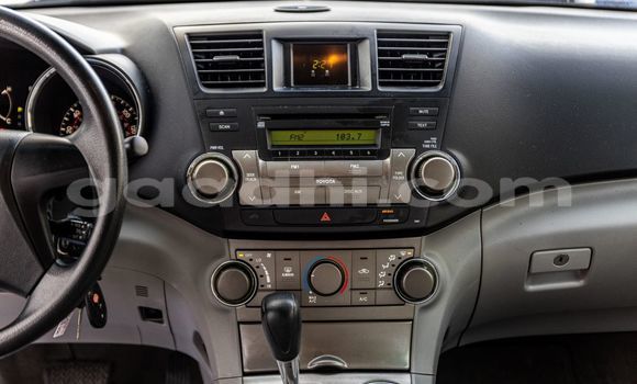 Buy Used Toyota Highlander White Car in Berbera in Somalia Buy Used Toyota Highlander White Car in Berbera in Somalia