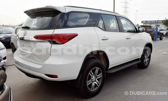 Imported Toyota Fortuner White Makiinaa iti Import - Dubai keessatti Somalia keessatti Imported Toyota Fortuner White Makiinaa iti Import - Dubai keessatti Somalia keessatti