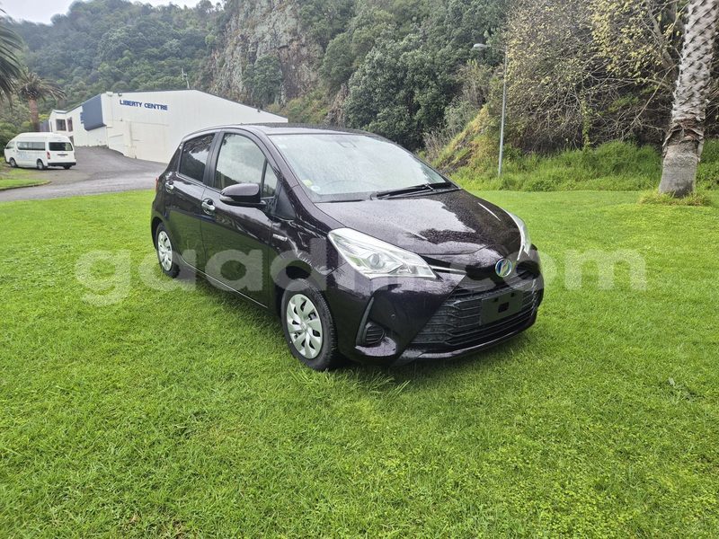 Big with watermark toyota vitz somalia mogadishu 5927