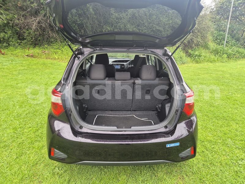 Big with watermark toyota vitz somalia mogadishu 5927