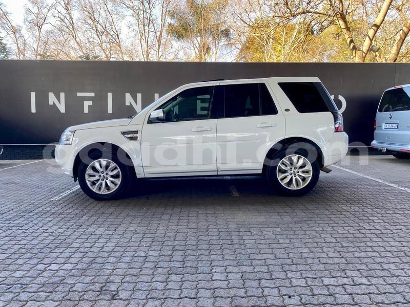 Big with watermark land rover freelander somalia mogadishu 5929