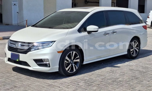 Buy Used Honda Odyssey White Car in Mogadishu in Somalia