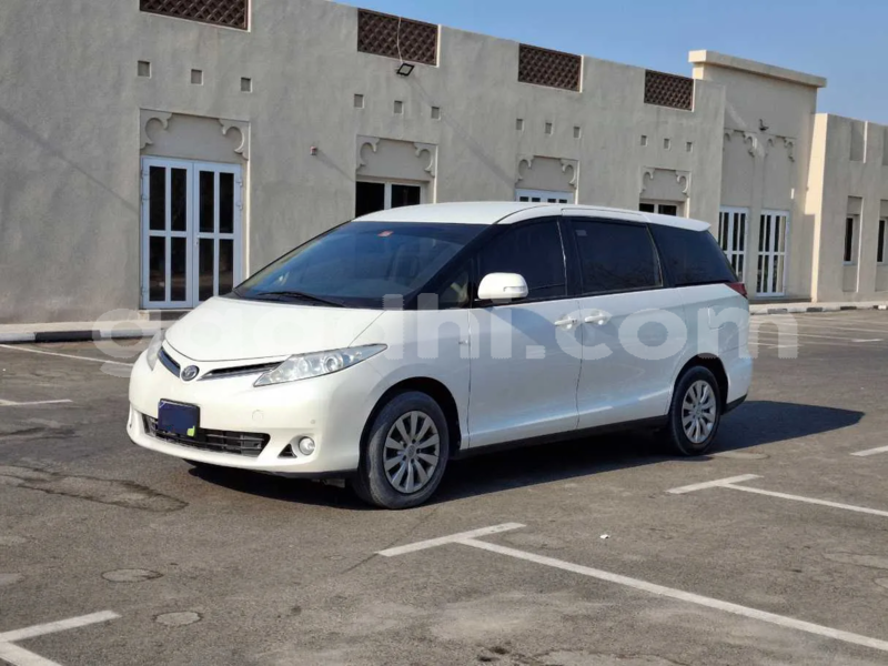 Big with watermark toyota previa somalia mogadishu 5933