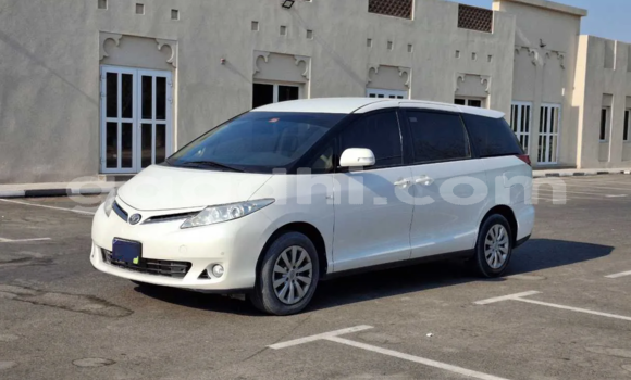 Buy Used Toyota Previa White Car in Mogadishu in Somalia