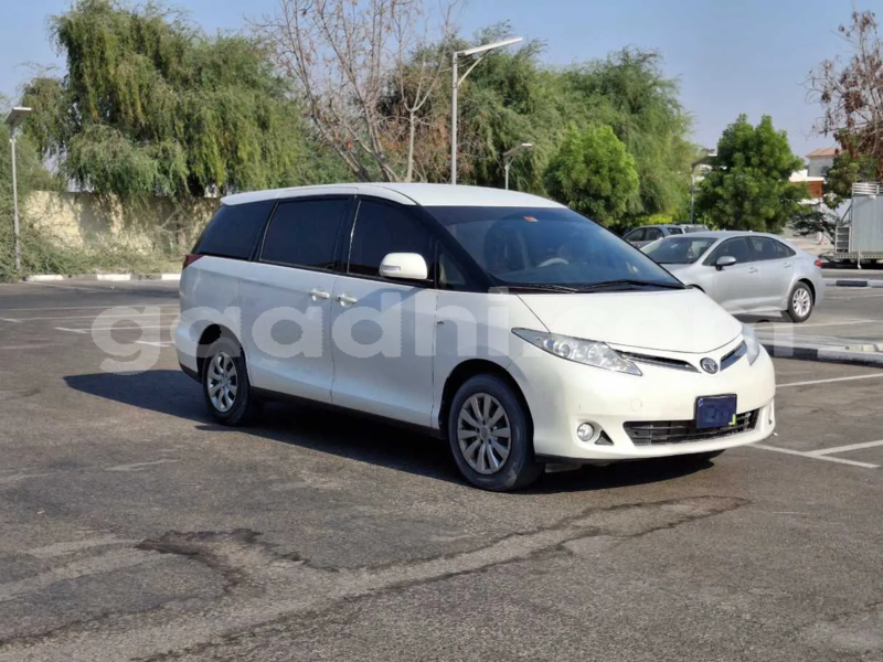 Big with watermark toyota previa somalia mogadishu 5933