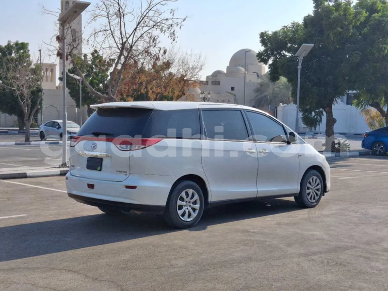 Big with watermark toyota previa somalia mogadishu 5933