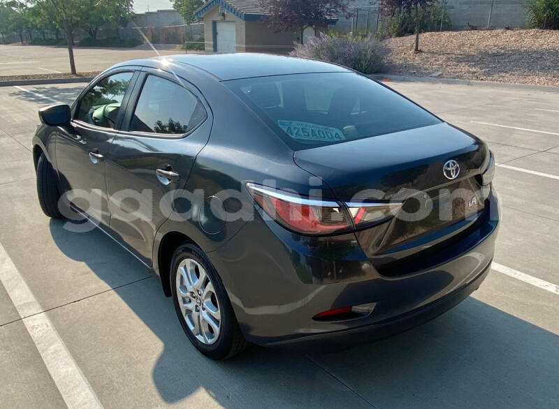 Big with watermark toyota yaris somalia mogadishu 5935