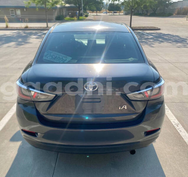 Big with watermark toyota yaris somalia mogadishu 5935