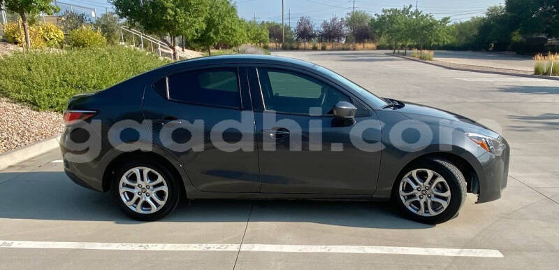 Big with watermark toyota yaris somalia mogadishu 5935