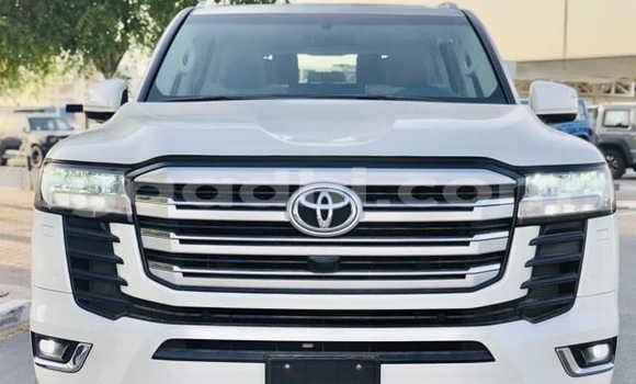 Nunua Ilio tumika Toyota Land Cruiser Nyeupe Gari ndani ya Bandarbeyla nchini Bari Nunua Ilio tumika Toyota Land Cruiser Nyeupe Gari ndani ya Bandarbeyla nchini Bari