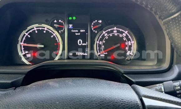 Oofamaa Toyota 4Runner Beige Makiinaa iti Mogadishu keessatti Somalia keessatti Oofamaa Toyota 4Runner Beige Makiinaa iti Mogadishu keessatti Somalia keessatti