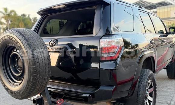Oofamaa Toyota 4Runner Beige Makiinaa iti Mogadishu keessatti Somalia keessatti Oofamaa Toyota 4Runner Beige Makiinaa iti Mogadishu keessatti Somalia keessatti