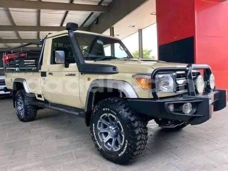 Big with watermark toyota land cruiser somalia mogadishu 5951