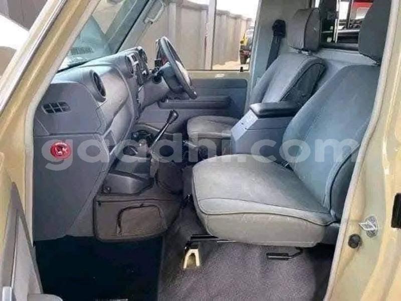 Big with watermark toyota land cruiser somalia mogadishu 5951