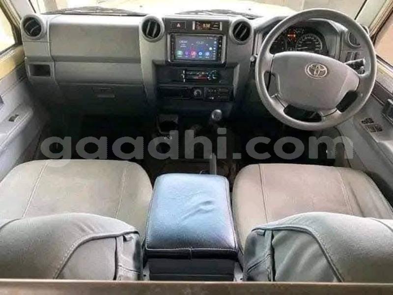 Big with watermark toyota land cruiser somalia mogadishu 5951