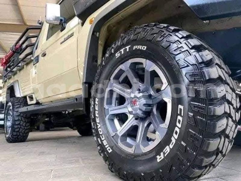 Big with watermark toyota land cruiser somalia mogadishu 5951