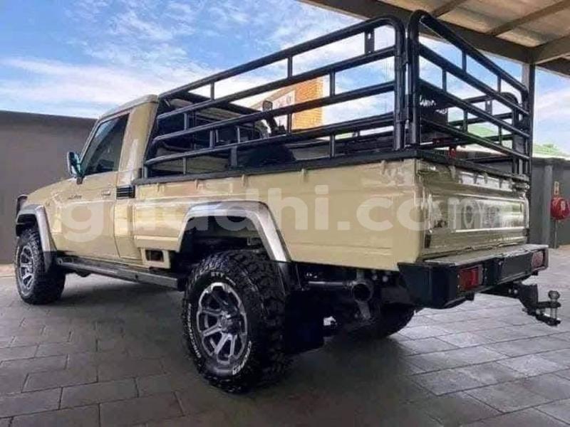 Big with watermark toyota land cruiser somalia mogadishu 5951
