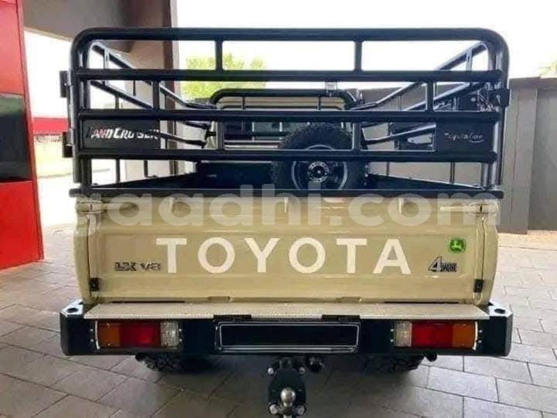 Big with watermark toyota land cruiser somalia mogadishu 5951