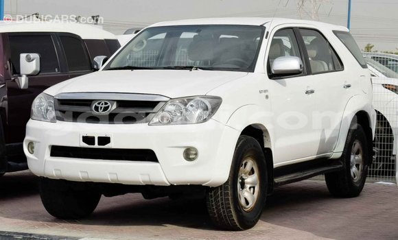 Imported Toyota Fortuner White Makiinaa iti Import - Dubai keessatti Somalia keessatti Imported Toyota Fortuner White Makiinaa iti Import - Dubai keessatti Somalia keessatti