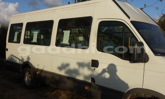 Acheter Occasion Utilitaire Iveco Daily Blanc à Hargeysa, Somaliland Acheter Occasion Utilitaire Iveco Daily Blanc à Hargeysa, Somaliland