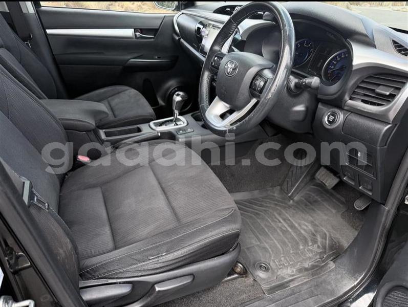 Big with watermark toyota hilux gedo luq 5972