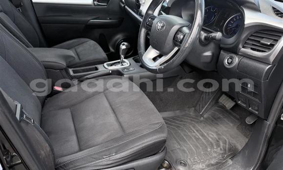 Oofamaa Toyota Hilux Black Makiinaa iti Luq keessatti Gedo keessatti Oofamaa Toyota Hilux Black Makiinaa iti Luq keessatti Gedo keessatti