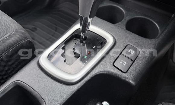 Oofamaa Toyota Hilux Black Makiinaa iti Luq keessatti Gedo keessatti Oofamaa Toyota Hilux Black Makiinaa iti Luq keessatti Gedo keessatti