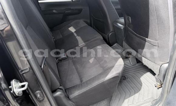 Oofamaa Toyota Hilux Black Makiinaa iti Luq keessatti Gedo keessatti Oofamaa Toyota Hilux Black Makiinaa iti Luq keessatti Gedo keessatti