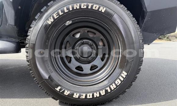 Oofamaa Toyota Hilux Black Makiinaa iti Luq keessatti Gedo keessatti Oofamaa Toyota Hilux Black Makiinaa iti Luq keessatti Gedo keessatti