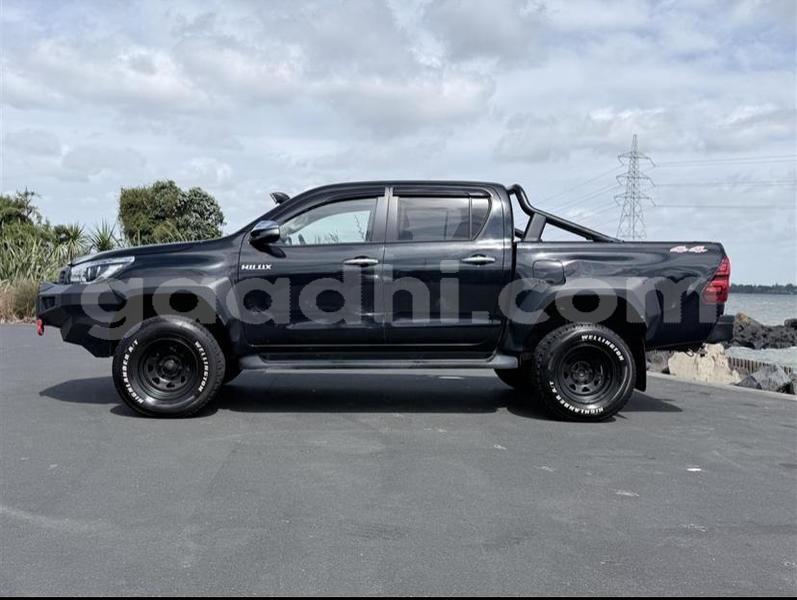 Big with watermark toyota hilux gedo luq 5972