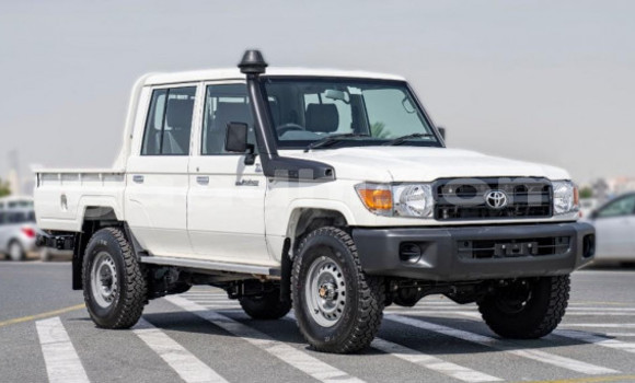 Buy Used Toyota Land Cruiser White Car in Muqdisho in Banadir Buy Used Toyota Land Cruiser White Car in Muqdisho in Banadir