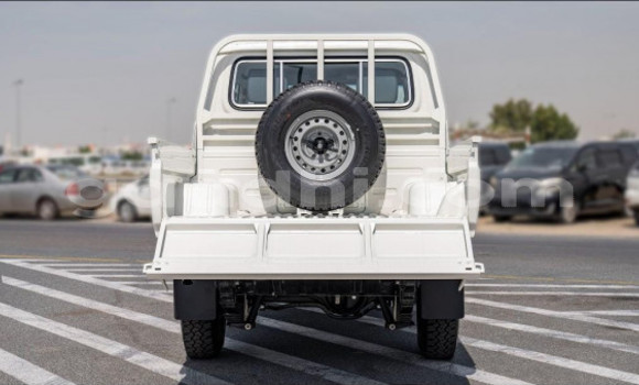 Buy Used Toyota Land Cruiser White Car in Muqdisho in Banadir Buy Used Toyota Land Cruiser White Car in Muqdisho in Banadir