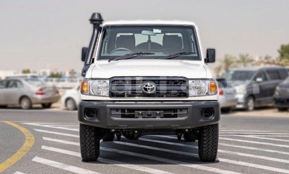Buy Used Toyota Land Cruiser White Car in Muqdisho in Banadir Buy Used Toyota Land Cruiser White Car in Muqdisho in Banadir