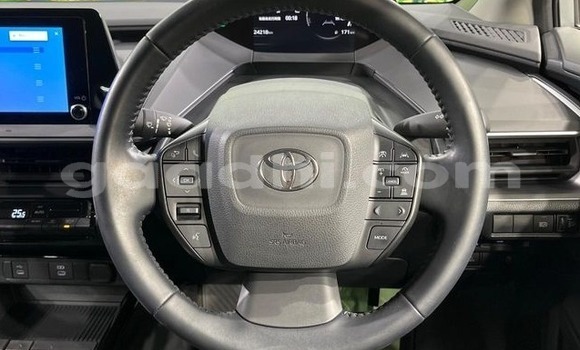 Oofamaa Toyota Prius Silver Makiinaa iti Mogadishu keessatti Somalia keessatti Oofamaa Toyota Prius Silver Makiinaa iti Mogadishu keessatti Somalia keessatti