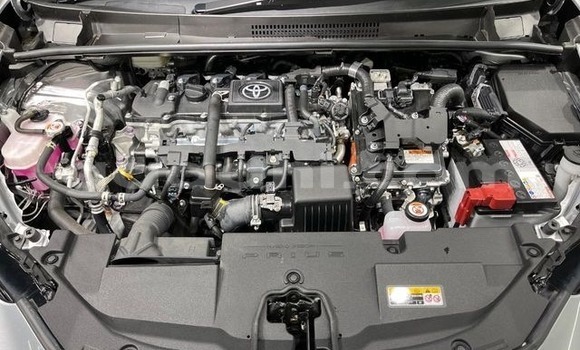 Oofamaa Toyota Prius Silver Makiinaa iti Mogadishu keessatti Somalia keessatti Oofamaa Toyota Prius Silver Makiinaa iti Mogadishu keessatti Somalia keessatti