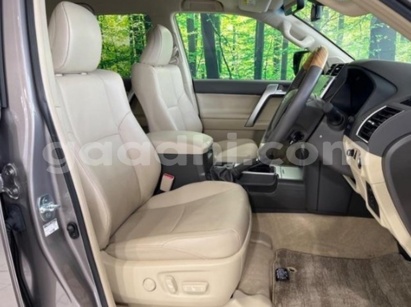 Big with watermark toyota land cruiser prado somalia mogadishu 5977