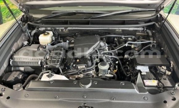 Oofamaa Toyota Land Cruiser Prado Black Makiinaa iti Mogadishu keessatti Somalia keessatti Oofamaa Toyota Land Cruiser Prado Black Makiinaa iti Mogadishu keessatti Somalia keessatti