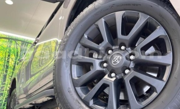 Oofamaa Toyota Land Cruiser Prado Black Makiinaa iti Mogadishu keessatti Somalia keessatti Oofamaa Toyota Land Cruiser Prado Black Makiinaa iti Mogadishu keessatti Somalia keessatti
