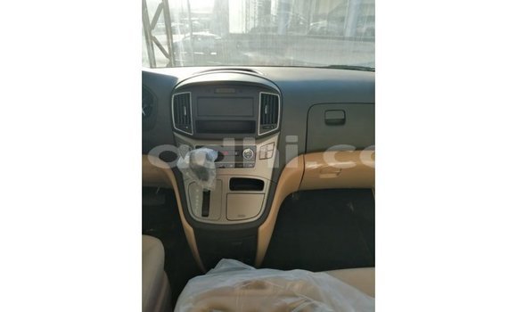 اشتري Imported Hyundai Accent أبيض سيارة في Import - Dubai في الصومال اشتري Imported Hyundai Accent أبيض سيارة في Import - Dubai في الصومال