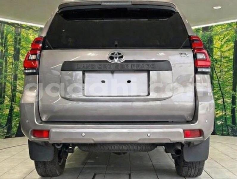 Big with watermark toyota land cruiser prado somalia mogadishu 5977