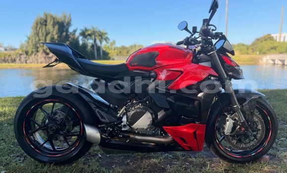 ይግዙ Imported Ducati Streetfighter ቀይ ሞተር በ 'አላይላ በ ባሪ