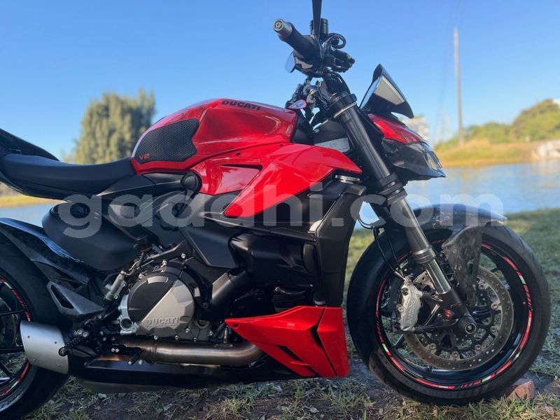 Big with watermark ducati streetfighter bari alula 5979