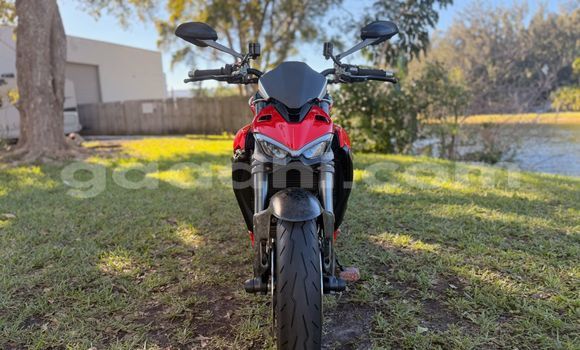 اشتري Imported Ducati Streetfighter أحمر دراجة نارية في "علولة في باري اشتري Imported Ducati Streetfighter أحمر دراجة نارية في "علولة في باري