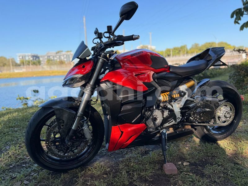 Big with watermark ducati streetfighter bari alula 5979